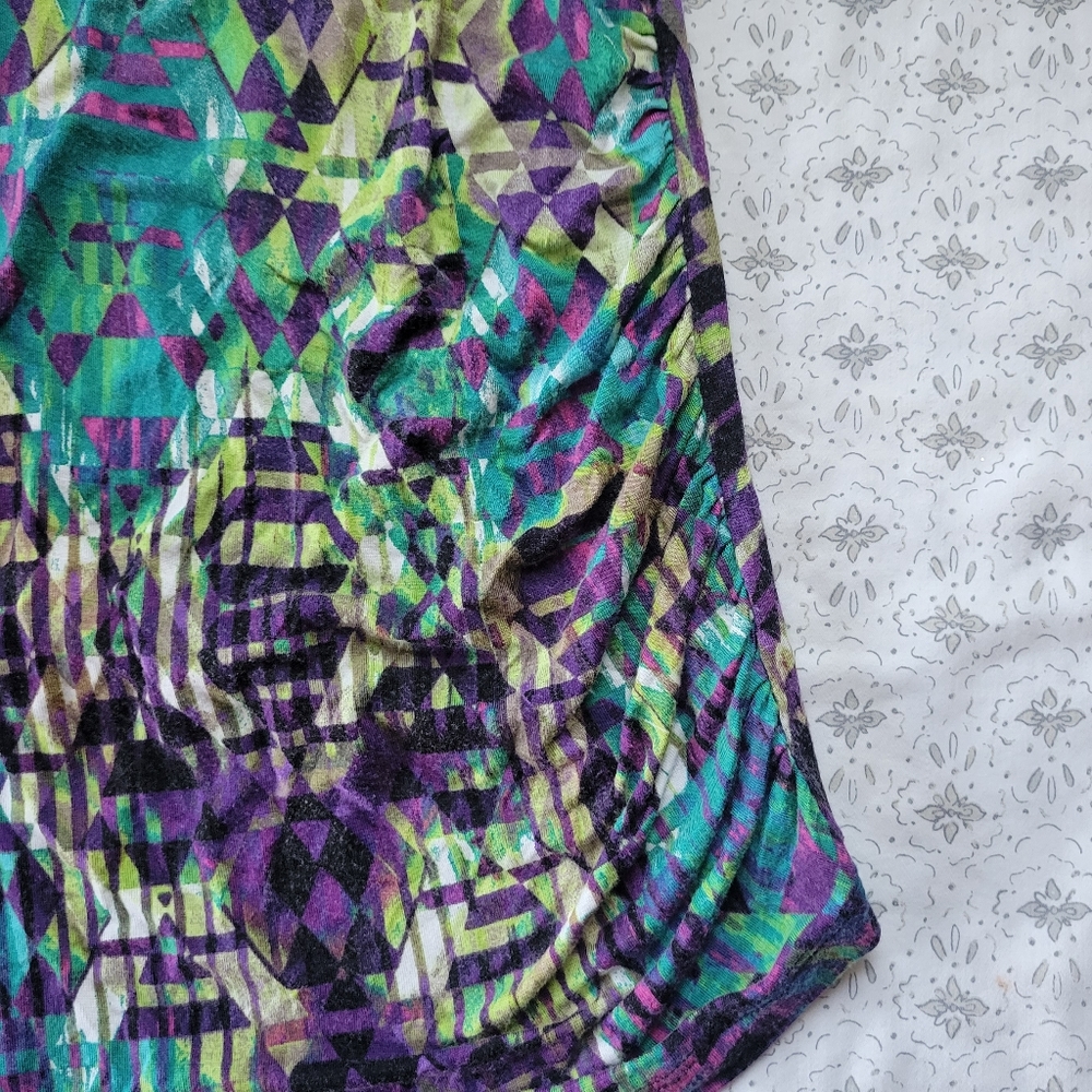 B•Design Multicolored Abstract Shell Sleeve Top - Picture 6 of 7